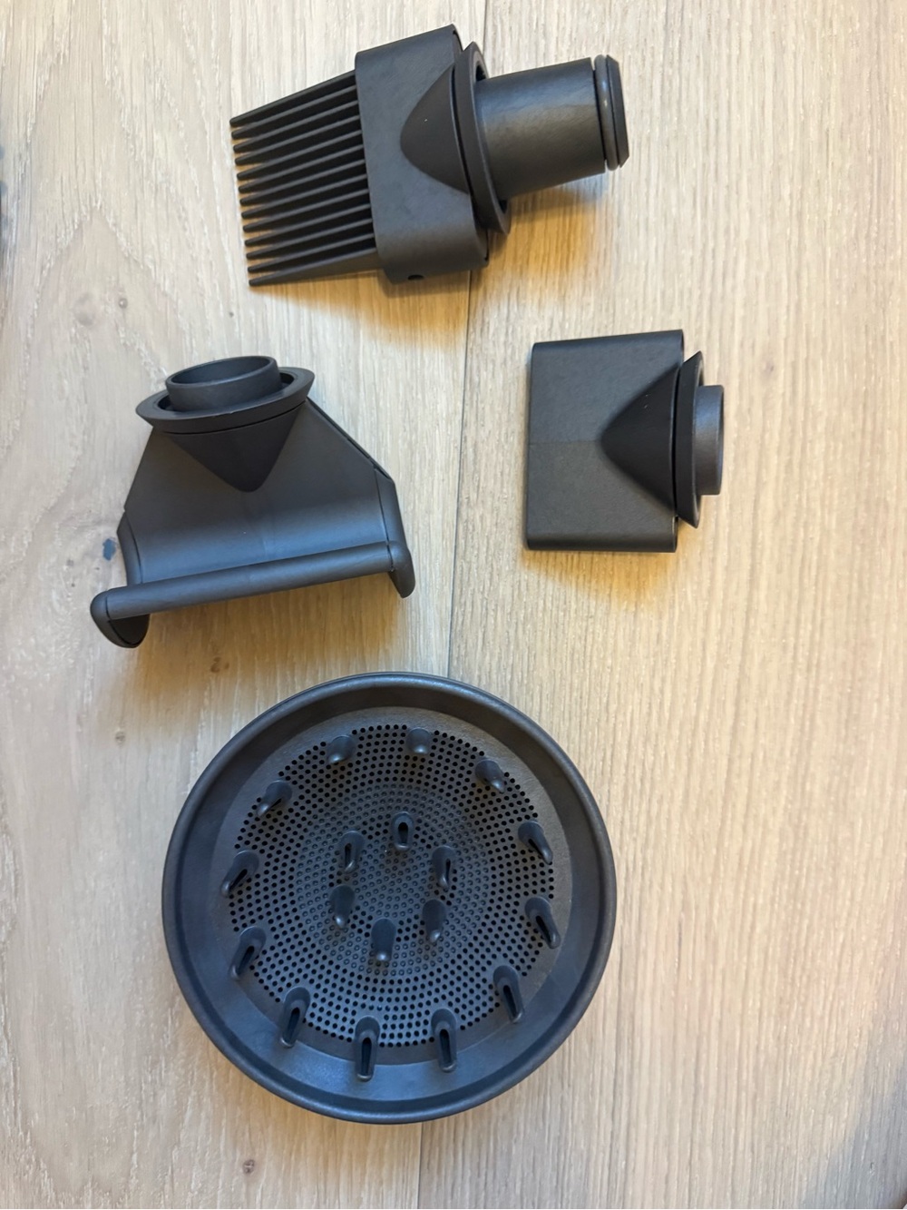 Dyson Supersonic Hair Dryer with Attachments - Picture 5 of 6